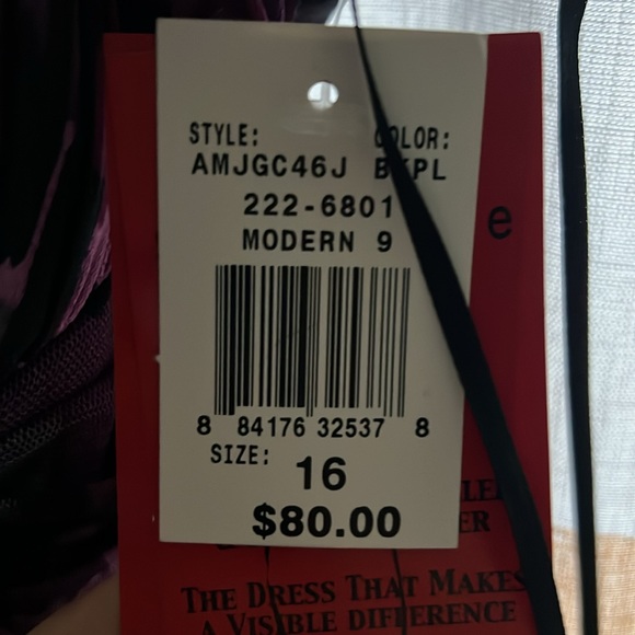 Women’s Dress - Picture 4 of 6